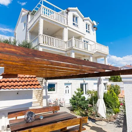 Apartments Wisibada Trogir Exterior photo